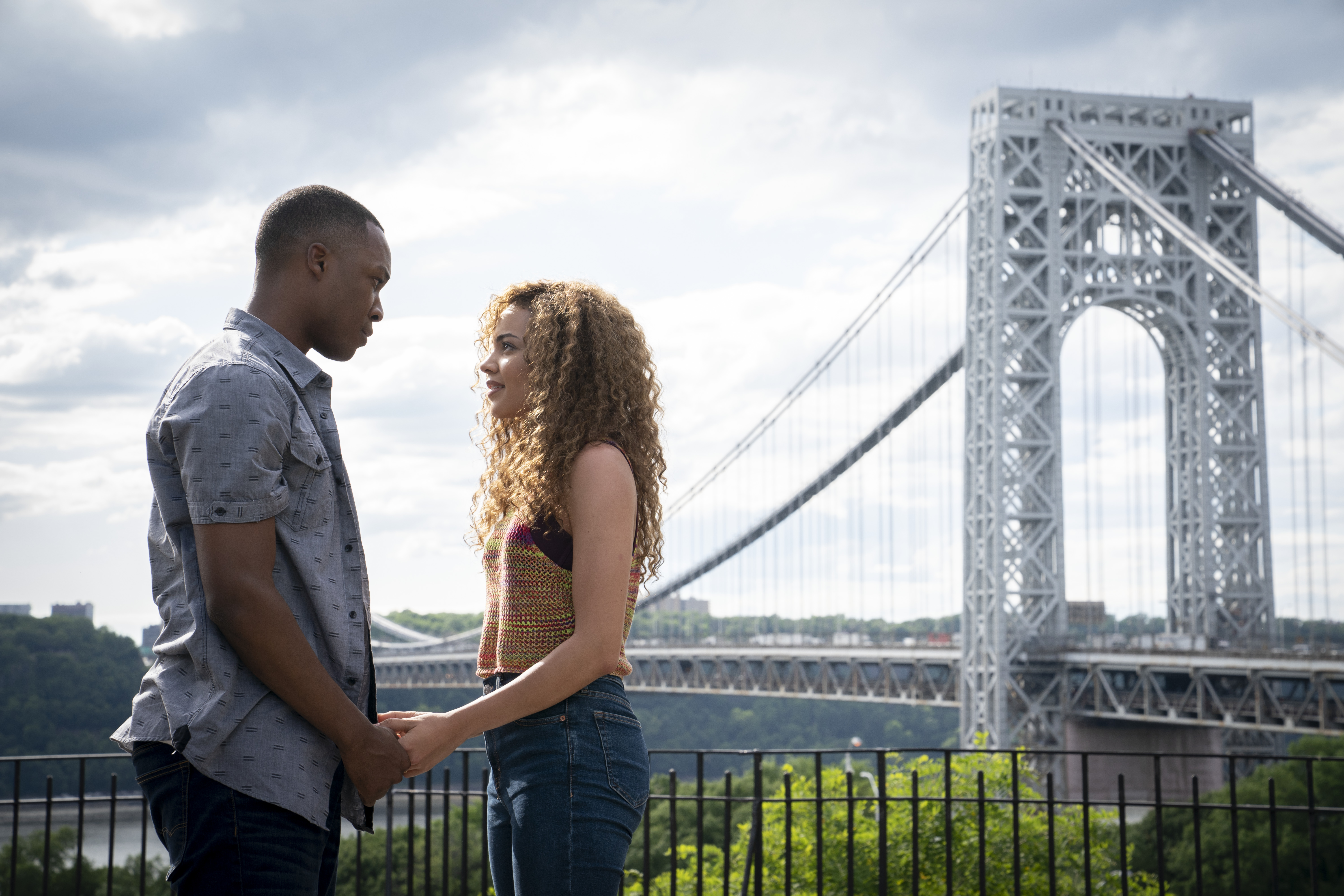 Corey Hawkins and Leslie Grace in In the Heights (2021)