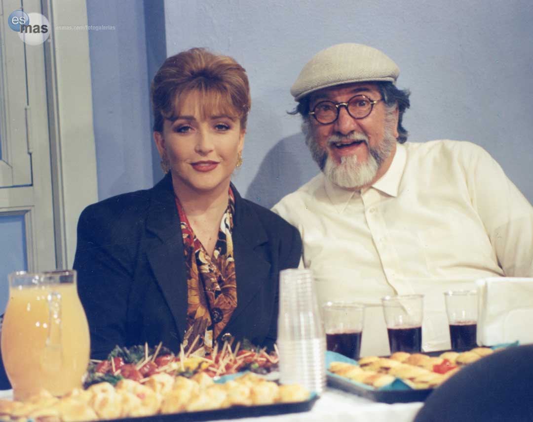 Angélica María and Pedro Weber 'Chatanuga' in Agujetas de color de rosa (1994)