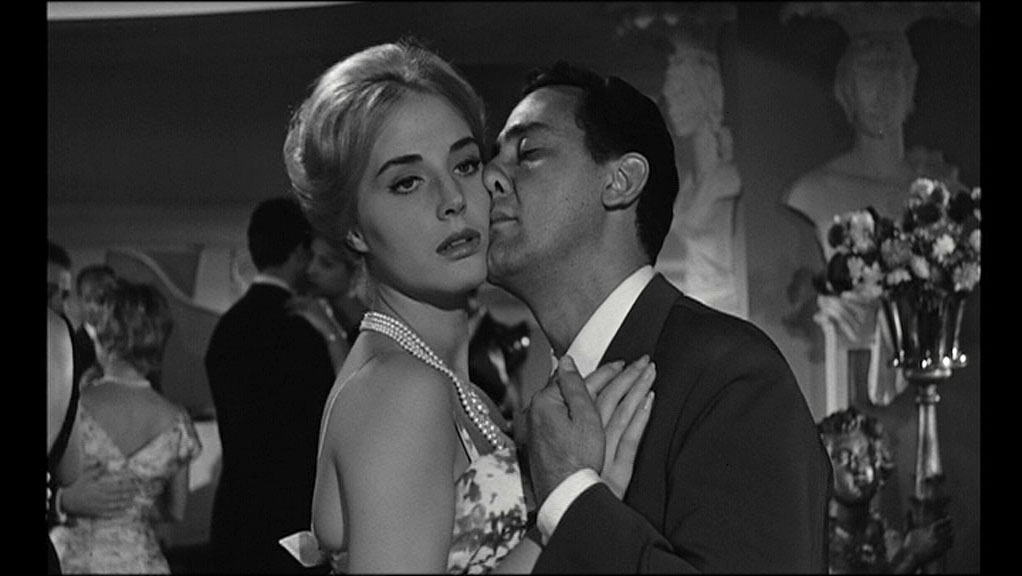 Leonora Ruffo and Alberto Sordi in The Widower (1959)