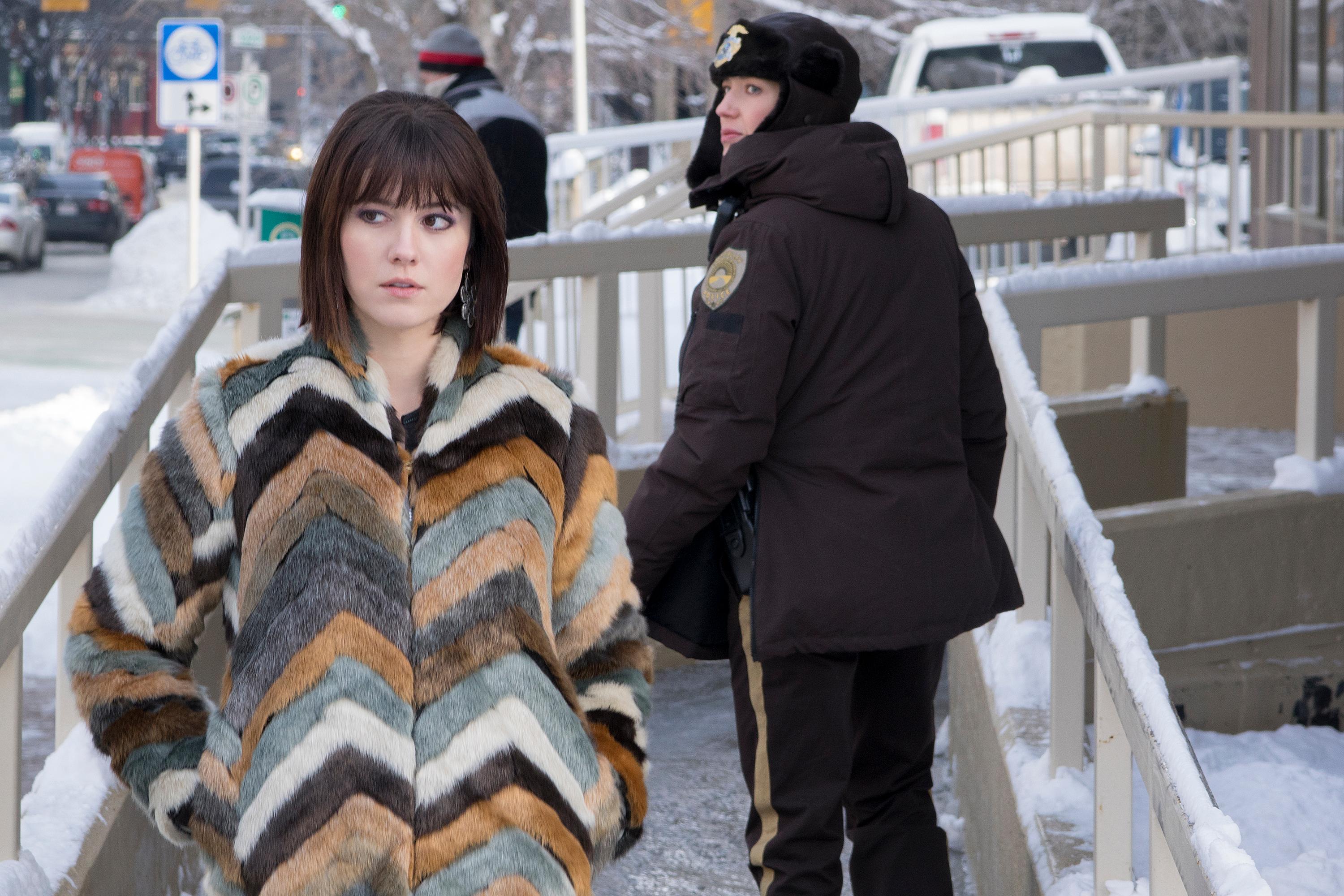 Mary Elizabeth Winstead and Carrie Coon in Fargo (2014)