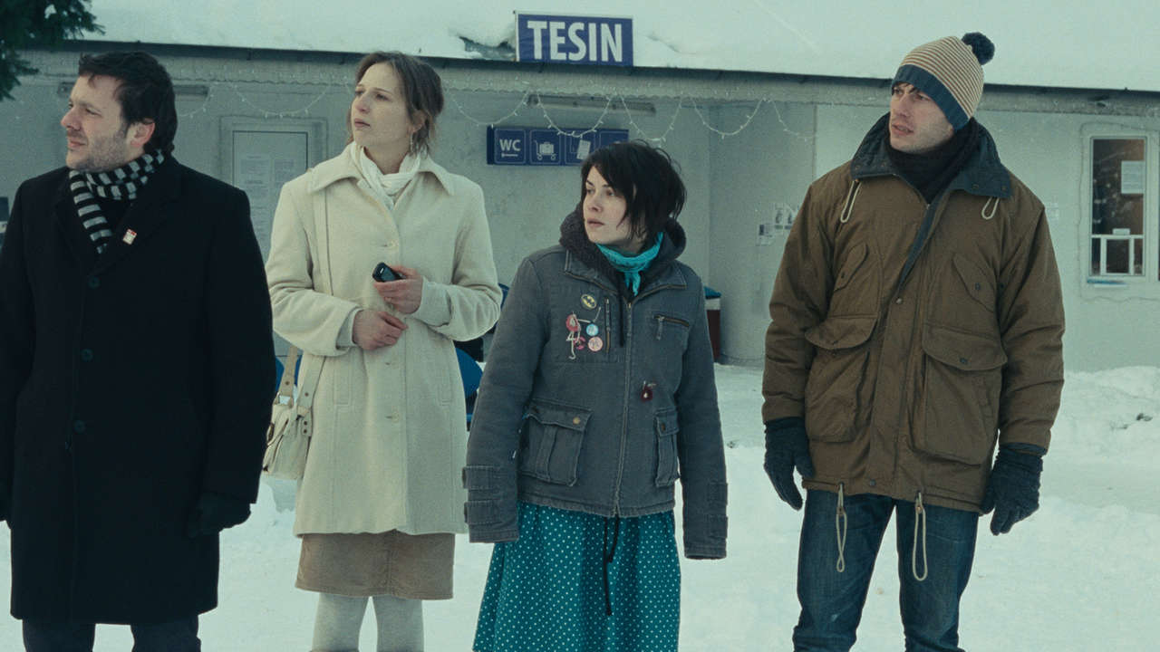 Cristian Popa, Ozana Oancea, Bogdan Dumitrache, and Madalina Ghitescu in Stuck on Christmas (2010)