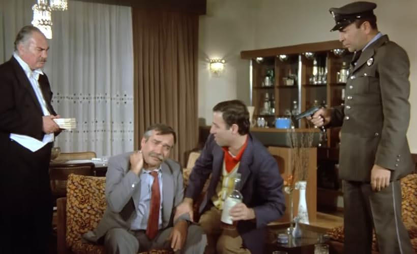 Kemal Sunal, Kamran Usluer, and Reha Yurdakul in En Büyük Saban (1984)