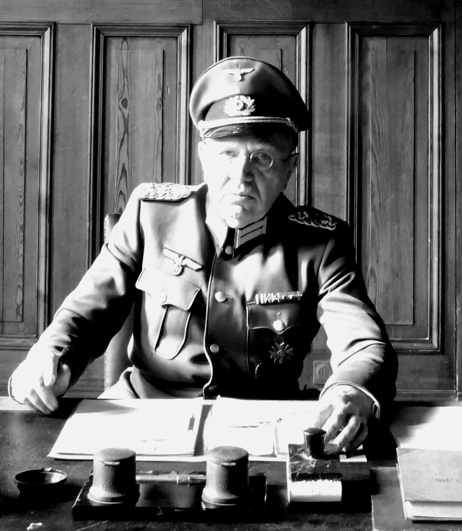 Dr. Kremer in: Der Hauptmann Director: Robert Schwentke