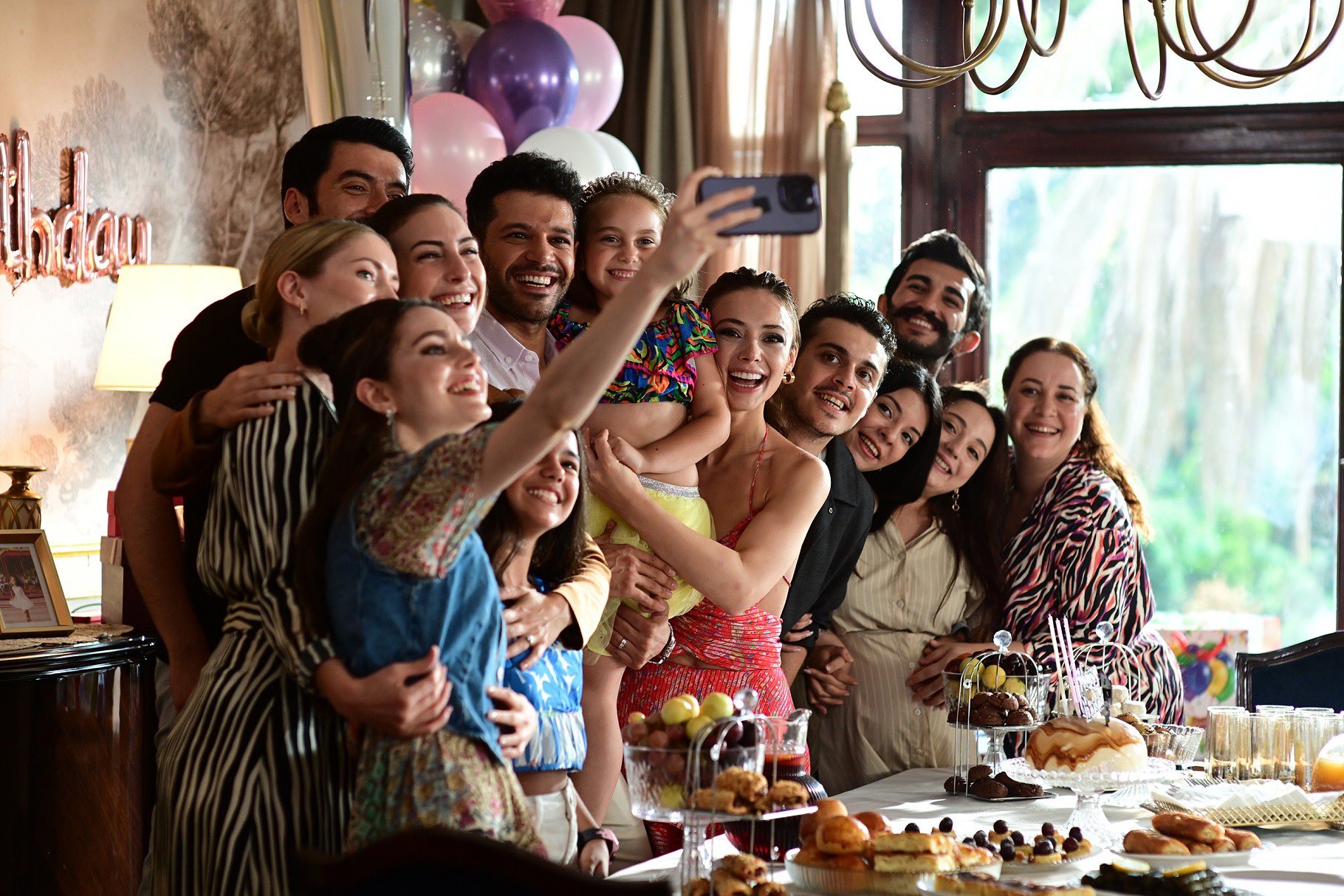 Kerem Alp Kabul, Elif Uslusoy, Elif Çakman, Elena Viunova, Emre Kivilcim, Hazar Motan, Deniz Altan, and Rabia Soytürk in Farewell Letter (2023)