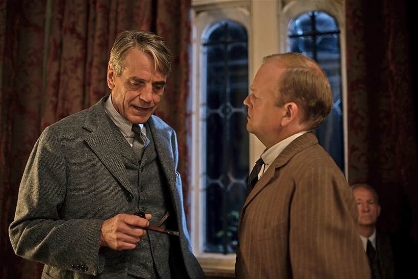 Jeremy Irons and Toby Jones in The Man Who Knew Infinity (2015)