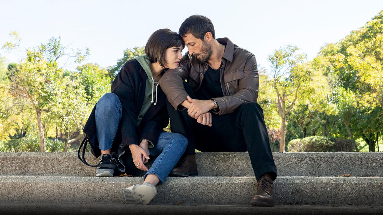 Adriana Ugarte and Iván Marcos in Heridas (2022)