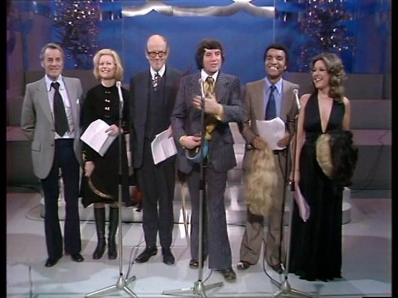 Lynda Bellingham, Kenny Lynch, Hugh Paddick, Jimmy Tarbuck, Josephine Tewson, and Frank Williams in All Star Comedy Carnival (1973)