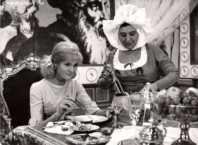 Helena Vondrácková and Stella Zázvorková in The Insanely Sad Princess (1968)