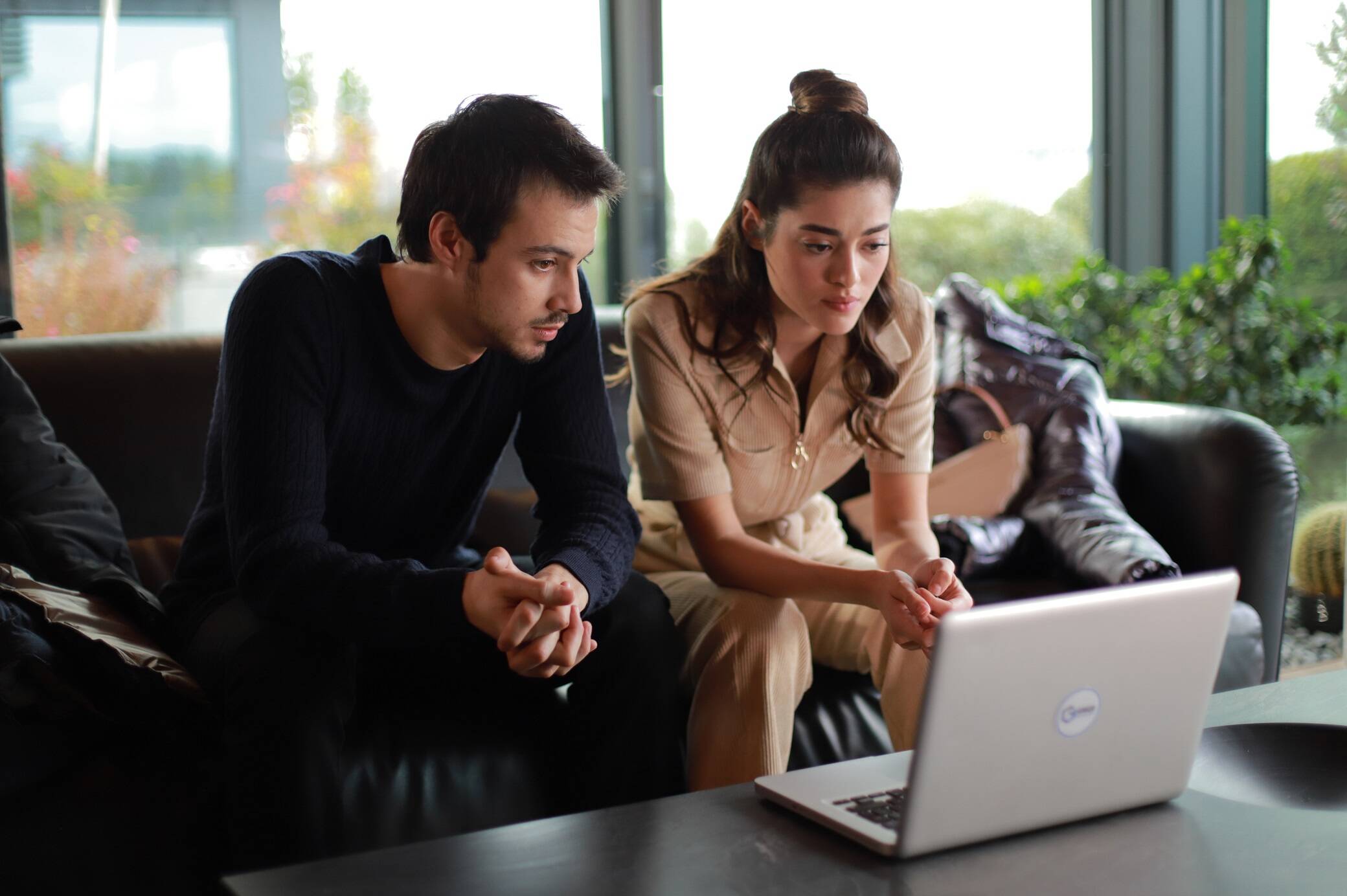 Mert Yazicioglu and Simay Barlas in Bir Annenin Günahi (2020)