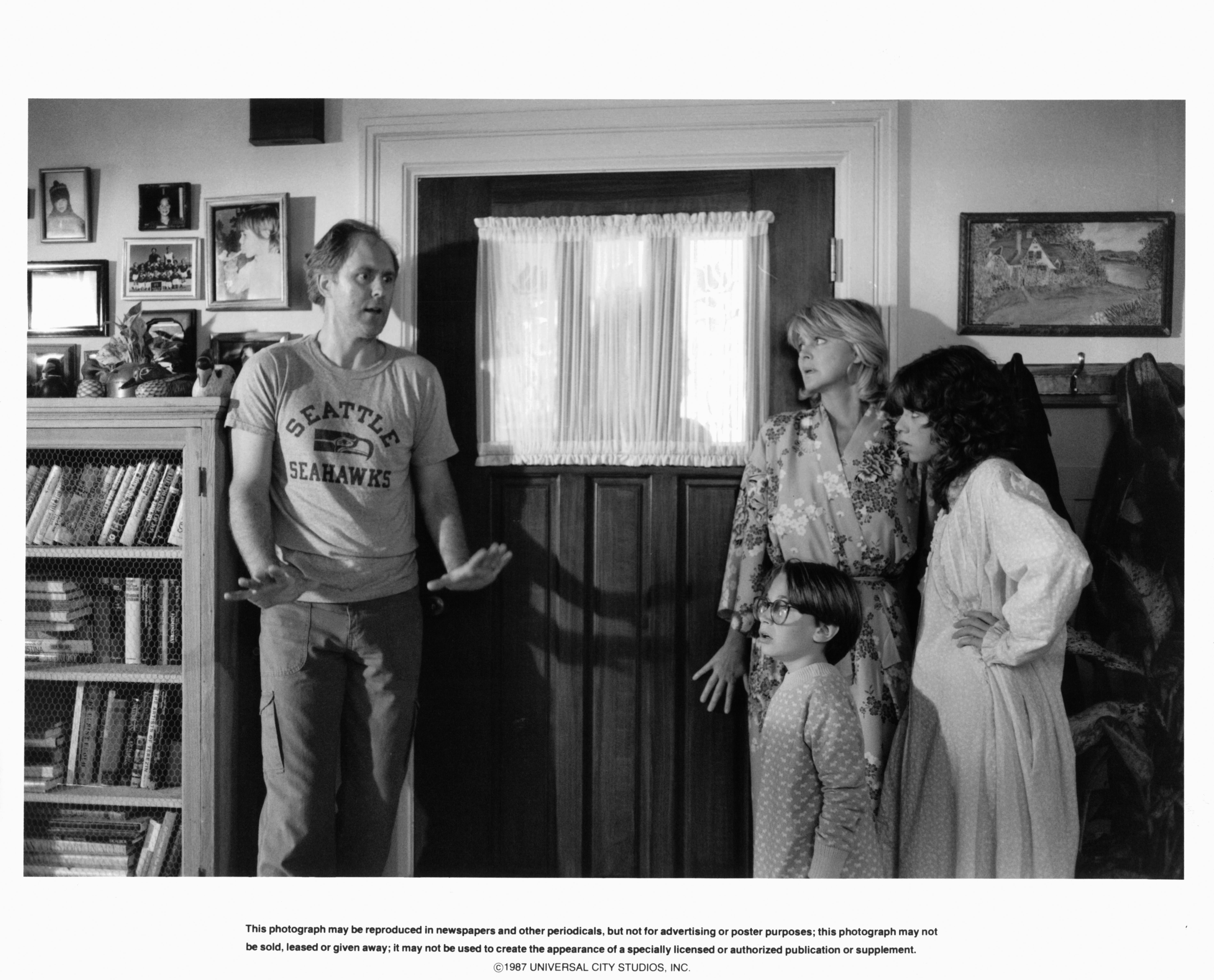 John Lithgow, Melinda Dillon, Margaret Langrick, and Joshua Rudoy in Harry and the Hendersons (1987)