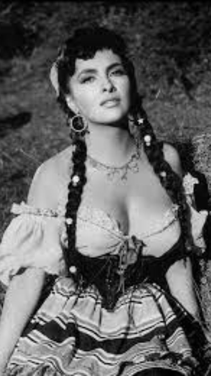 Gina Lollobrigida in Fanfan la Tulipe (1952)