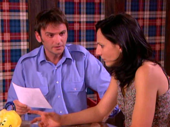 Malena Alterio and Fernando Tejero in Aquí no hay quien viva (2003)