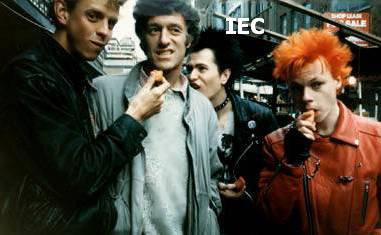 Gary Oldman, Roger Deakins, Alex Cox, and Graham Fletcher-Cook in Sid and Nancy (1986)