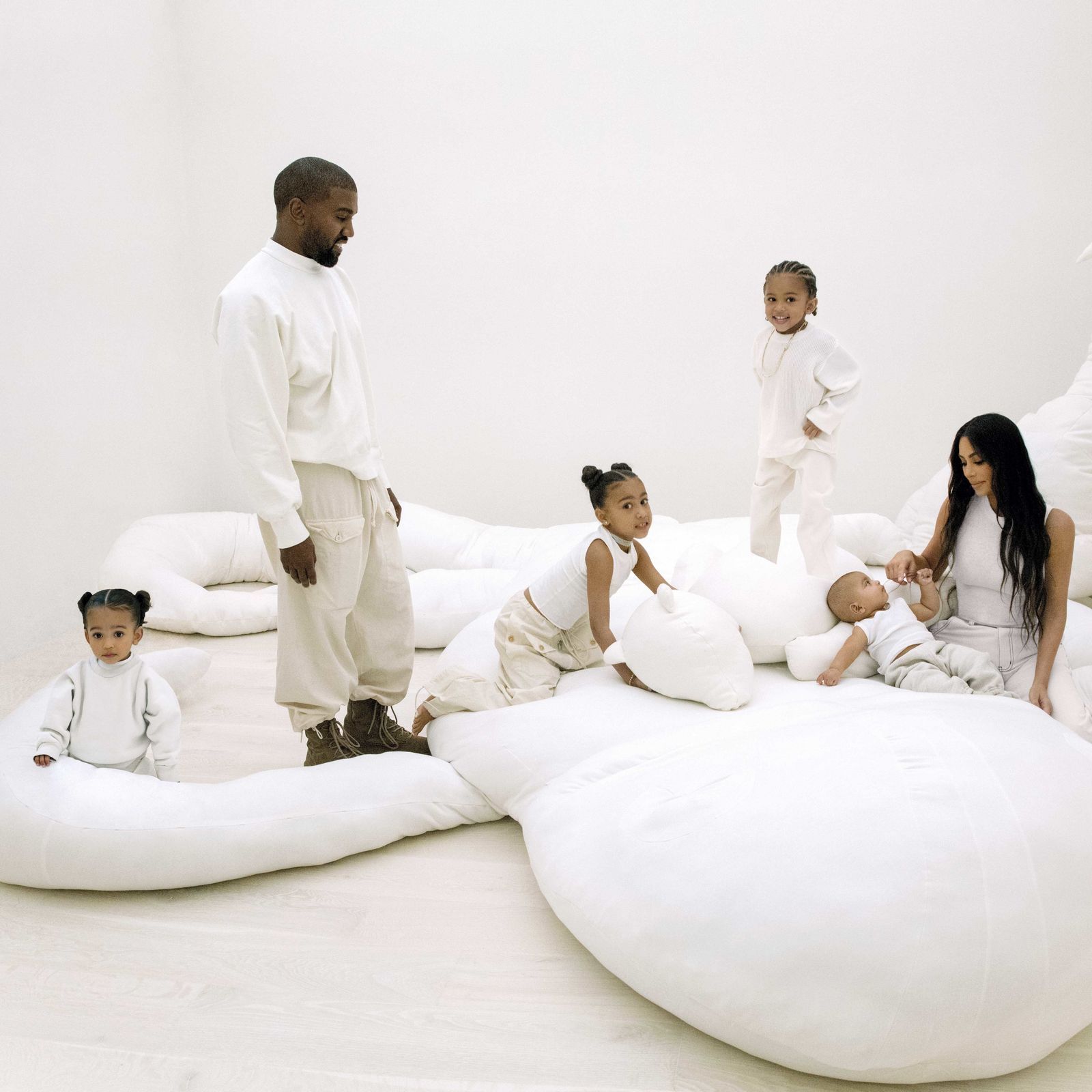 8 curiosidades de la casa minimalista (y gafe) que compartieron Kim Kardashian y Kanye West