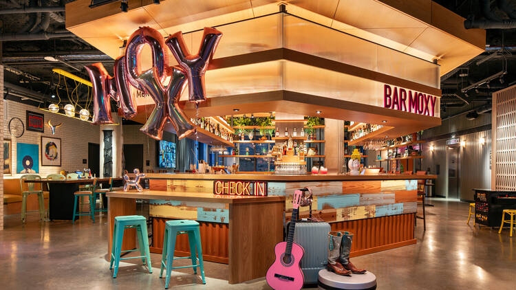 Bar Moxy