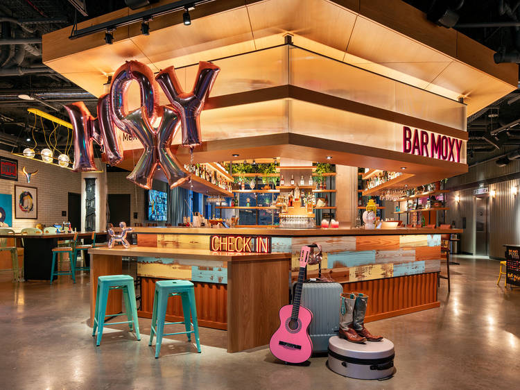 Bar Moxy