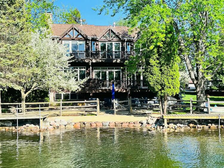 The best lakefront Airbnbs near Chicago