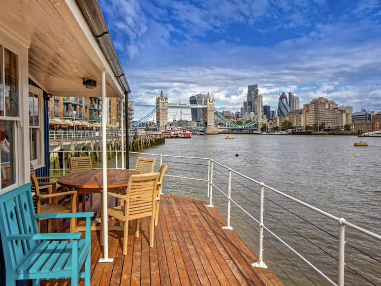 The houseboat with views of Tower Bridge