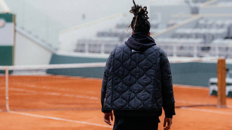 Fary à Roland-Garros : l’humour fait son entrée dans le court des grands