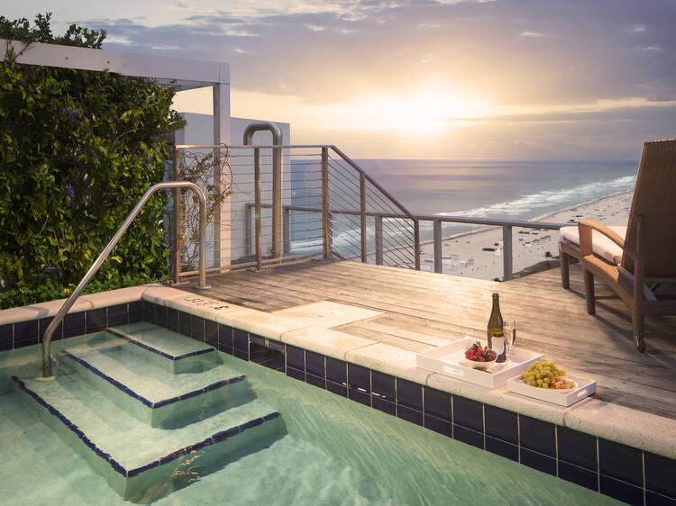 10 U.S. hotel rooms with spectacular private pools