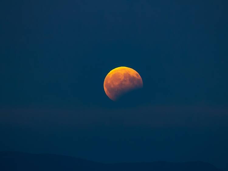 9 sensational photos of the lunar eclipse of the harvest moon in NYC