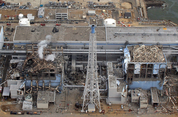 The stricken Tokyo Electric Power Company (TEPCO) Fukushima daiichi No.1 nuclear power plant reactor number three (L) and four (R), with smoke rising from number three at Okuma town in Fukushima prefecture (AFP Photo)