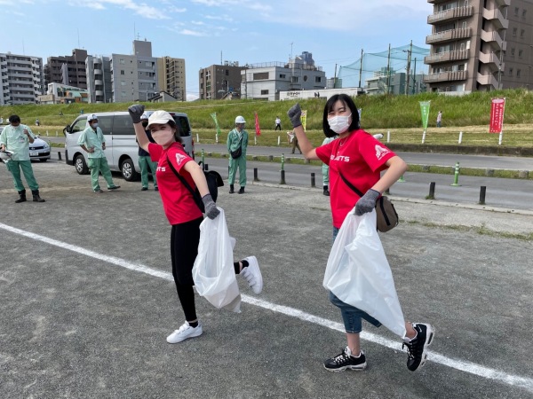 「多摩川美化活動」にはスタッフが参加