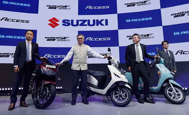 【スズキ】二輪 BEV 世界戦略車「e-ACCESS」、バイオエタノール燃料対応の新型「ジクサーSF250」など3車種を発表 記事1