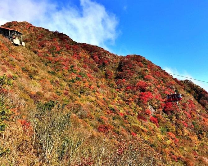 初心者にもおすすめ！絶景の紅葉が楽しめる登山、長崎・妙見岳【見頃｜10月下旬〜11月中旬】 