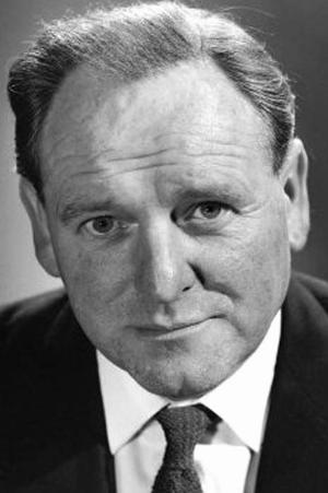 Bernard Lee