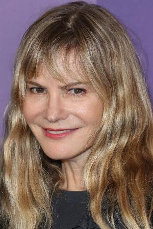 Jennifer Jason Leigh