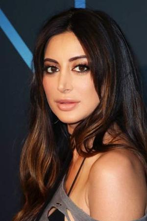 Noureen DeWulf