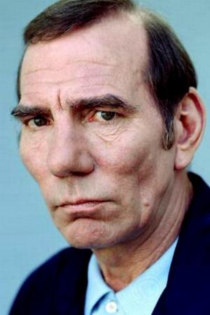 Pete Postlethwaite