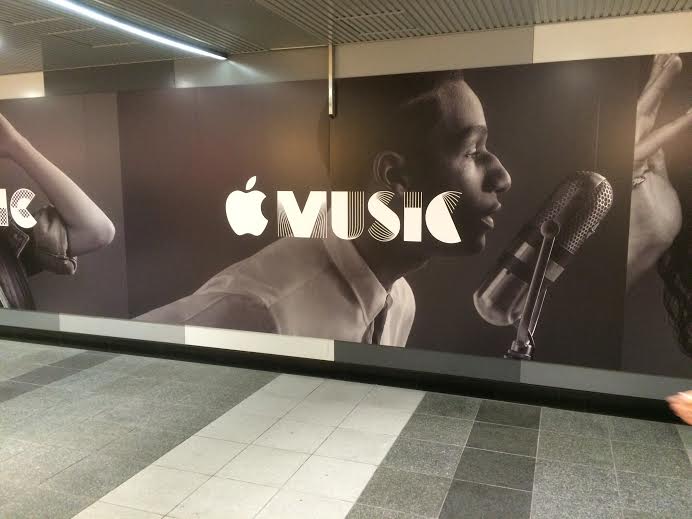 渋谷駅に突如出現したApple Musicの広告がカッコイイ！ img112