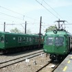 熊本電鉄の「青ガエル」こと5000系電車の5101A（右手前）と5102A（左奥）。2両とも老朽化が進んでおり、01形に置き換えられる。