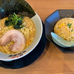 ラーメンチャーハンセット（並盛・160g）1,200円