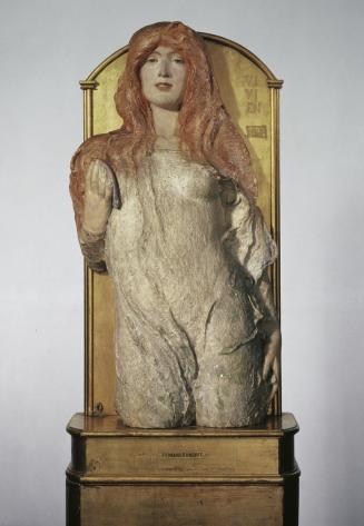 Fernand Khnopff, Halbfigur einer Nymphe ("Vivien"), 1896, Gips, farbig bemalt, auf vergoldetem  ...