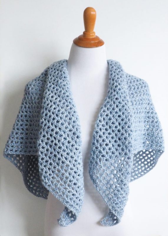 Wine Country Triangle Shawl - These free crochet shawl patterns are easy to make and really fun. Shawls and wraps can be worn in any season and make fabulous gifts. #CrochetShawl  #CrochetShawlPatterns #FreeCrochetPatterns