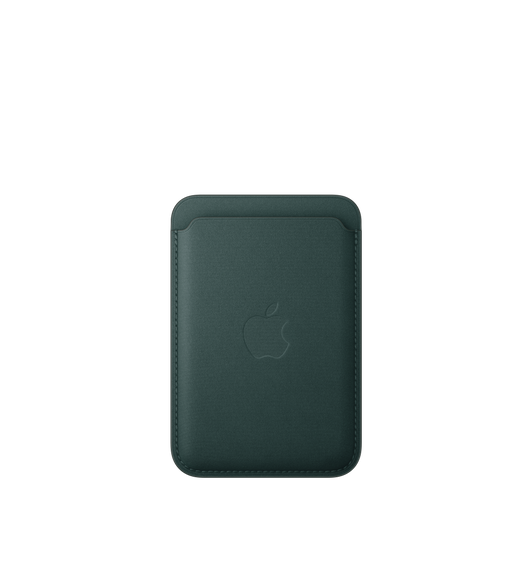 Parte trasera de una billetera de FineWoven verde oscuro con MagSafe para el iPhone con compartimiento para tarjetas en la parte superior, el logo de Apple en el centro y costuras en los bordes.