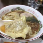 麺処さくら屋 - ワンタン麺750円…大きなワンタンが5個入っています