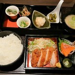 Yama no Saru Tomakomai Yanagicho Ten - とんかつ弁当　990円外　ホッペッパークーポンで△80円