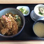 寿司・鰻・天婦羅　松舞 - 天丼。950円
            ランチには(茶わんむし＋みそ汁付)