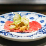 Ginza Yakiniku Salon de AgingBeef - ウチモモ、 山葵鬼おろしを添えて、 本山葵スライスを乗せて