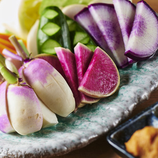 Colorful fresh Shonan vegetables are a specialty of Hanatare.