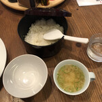 Tonkatsu Higasa Bancho Ten - 定食のご飯と味噌汁
                        ご飯はお櫃でやって来ました