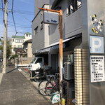 Tonkatsu Higasa Bancho Ten - 道路（歩道）沿いの看板
                        見にくく分かりづらいです。