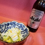 Marubun - ビールにお通しの白菜漬け