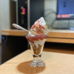 コミックバスター - 料理写真:ソフトクリーム(ストロベリー)