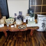 やまさと - 右端は当店使用の蕎麦（丸抜き）