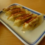 Ringer Hut Hoya Honcho Ten - Aセットの焼き餃子、細かい内容は伏せますが、朝目覚めた瞬間から餃子の気分となり、そのまま朝飯抜きで昼時ここにきたとしても頼まなくて問題ない、そんな焼き餃子だった。